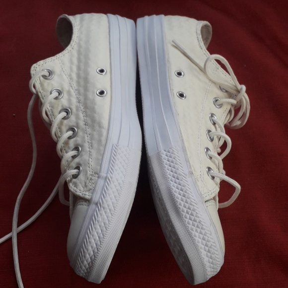 Vintage Converse Ivory on White Peppled Canvas Sneakers - Picture 3 of 8